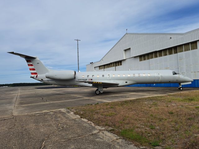 Embraer ERJ-135 (N843AE)