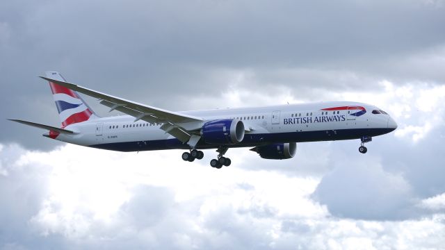 Boeing 787-9 Dreamliner (G-ZBKK) - BOE372 on final to Rwy 16R to complete a B2 flight on 6/10/16. (ln 442 / cn 38627).