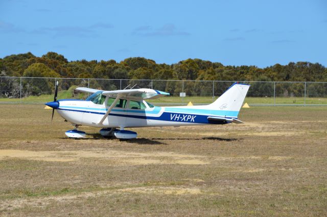 Cessna Skyhawk (VH-XPK) - C172 VH-XPK at Flinders Island, Mar 2018