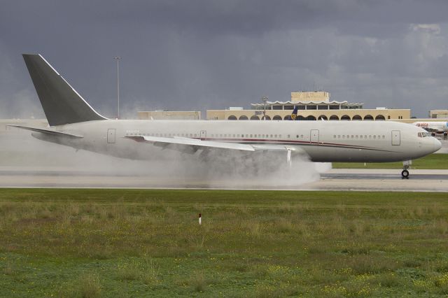 BOEING 767-300 (N441AX)