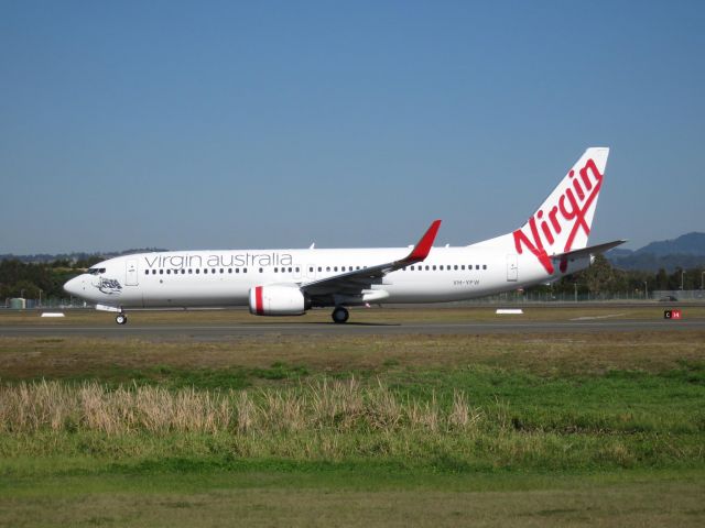 Boeing 737-800 (VH-YFW)