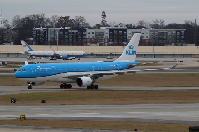 Airbus A330-200 (PH-AOC)