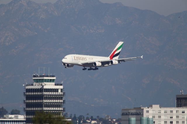 Airbus A380-800 (A6-EOF)