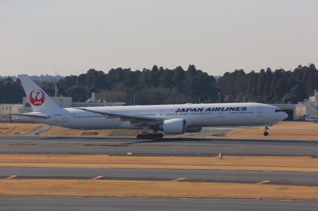 BOEING 777-300ER (JA738J)