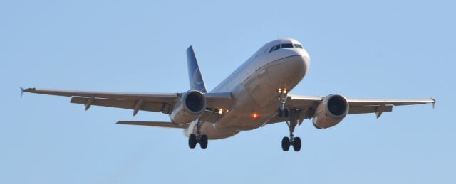 Airbus A319 (N817UA)