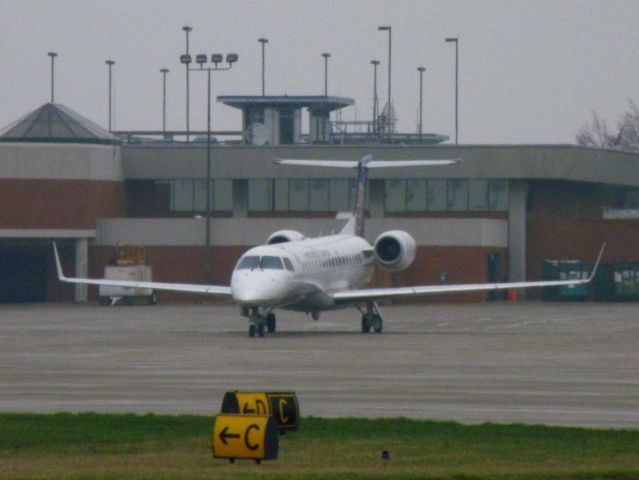 Embraer EMB-145XR (N12126) - An ExpressJet Airlines (Continental Express) Embraer 145 XR (Jetlink 2405), taxis from the gate at Blue Grass Airport (KLEX) bound for Newark Liberty International Airport (KEWR)...