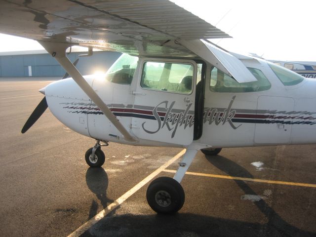 Cessna Skyhawk (N1694E)