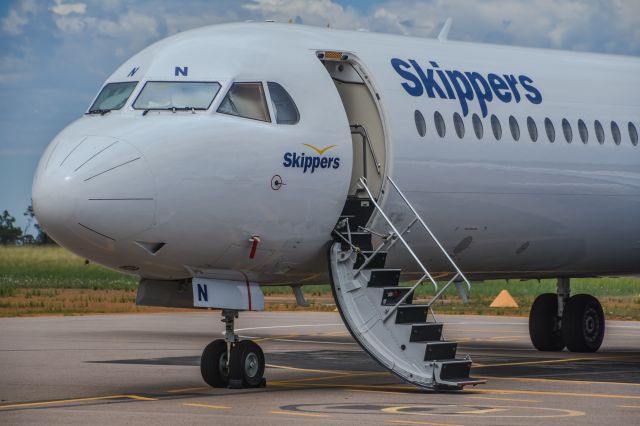 Fokker 100 (VH-XKN)