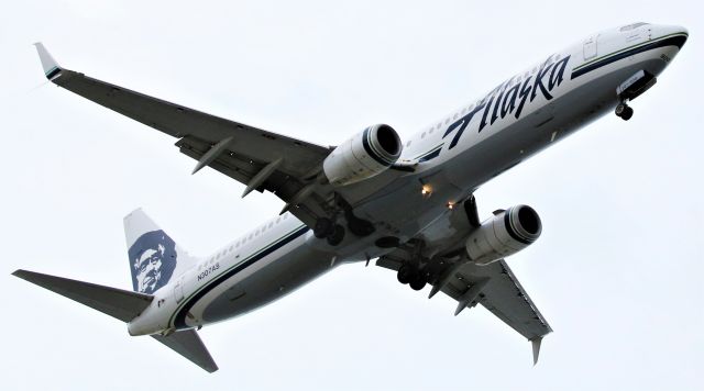 Boeing 737-900 (N307AS) - Final approach to runway 15 at PANC.