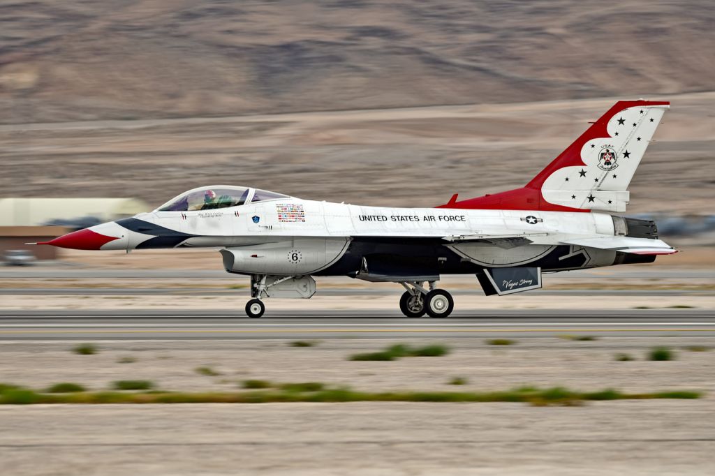 Lockheed F-16 Fighting Falcon —