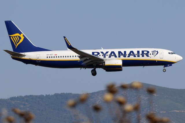 Boeing 737-700 (SP-RST)