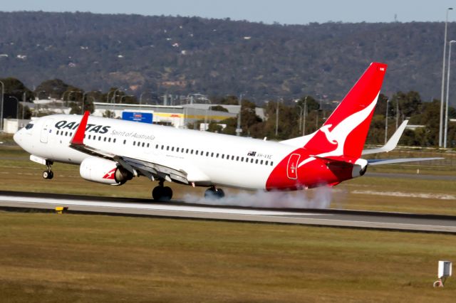 Boeing 737-800 (VH-VXE) - Boeing 737 B738 Qantas VH-VXE YPPH 22 Oct 2016.