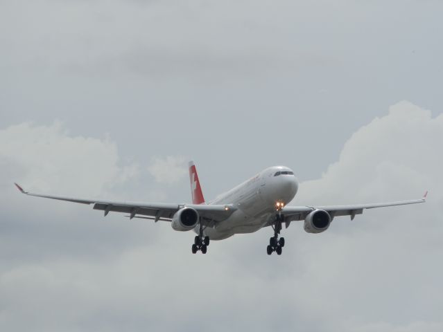 Airbus A330-300 (HB-JHF)