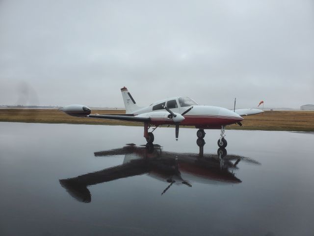 Cessna 310 (C-GKWC)