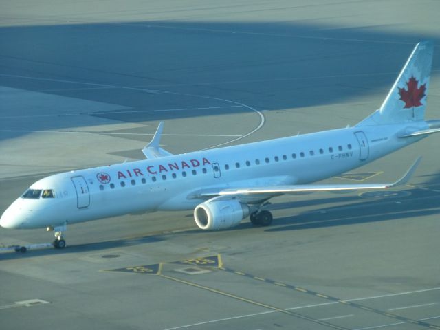 Embraer ERJ-190 (C-FHNV)
