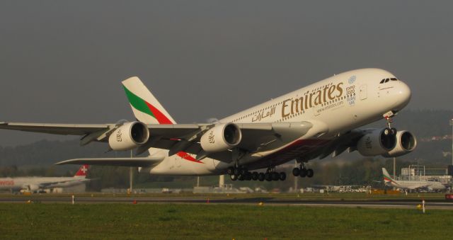 Airbus A380-800 (A6-EDH) - Airport Zuerich-Kloten Spotterpoint 5 by Reinzi