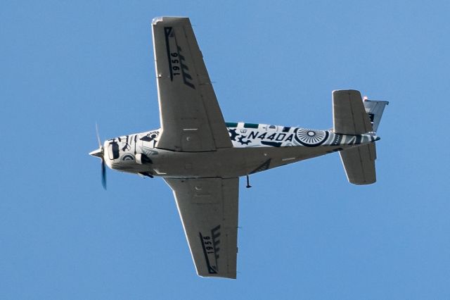 Beechcraft Bonanza (36) (N44DA) - I was down in the Cleveland Metroparks valley when I noticed this Beech Bonanza flying over after recently departing KCLE enroute to KBTL.