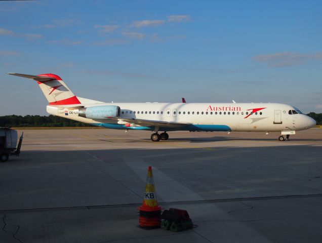 Fokker 100 (OE-LVO)