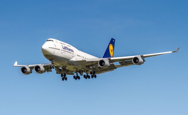 Boeing 747-400 (D-ABVR)