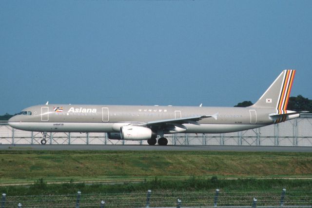Airbus A321 (HL7590) - Taxing at Narita Intl Airport on 2003/08/06