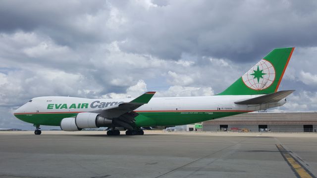 Boeing 747-400 (B-16483)