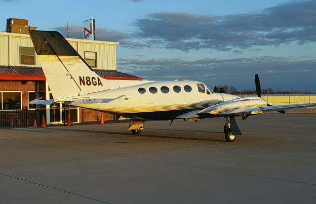 Cessna 421 (N8GA)