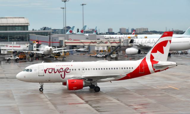 Airbus A319 (C-FYJP) - Air Canada Rouge Airbus A319-114 C-FYJP in Toronto 