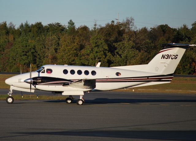 — — - CLARK-GRIFFIN AIR LLC / Appeared to be dropping off some NC State Wolfpack fans after the loss to ECU in Greenville, NC. Go Pirates! - 10/16/10