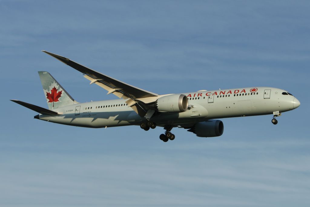Boeing 787-9 Dreamliner (C-FGDX)