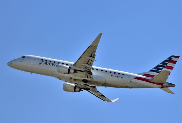 Embraer 175 (N447YX)