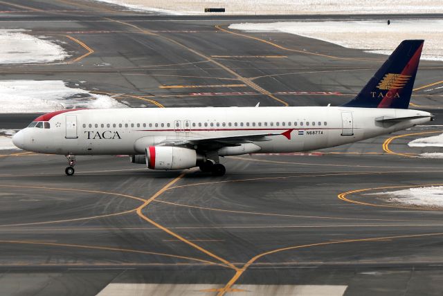 Airbus A320 (N687TA) - 'Taca 444' from San Salvador taxiing in on 'Bravo'