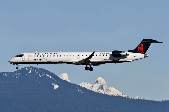 Canadair Regional Jet CRJ-900 (C-GJZS)