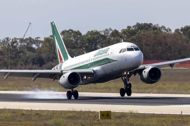 Airbus A319 (EI-IMV)