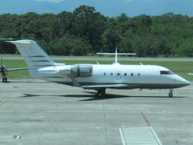 Canadair Challenger (N642EM)