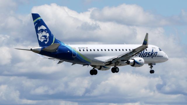 Embraer 175 (N627QX) - QXE2827 from SFO on final to Rwy 16R on 6.8.19. (ERJ-175LR / cn 17000679).