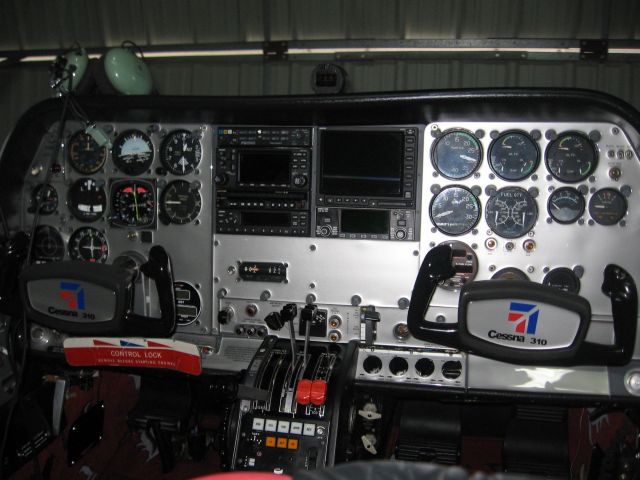 Cessna 310 (N1308G)