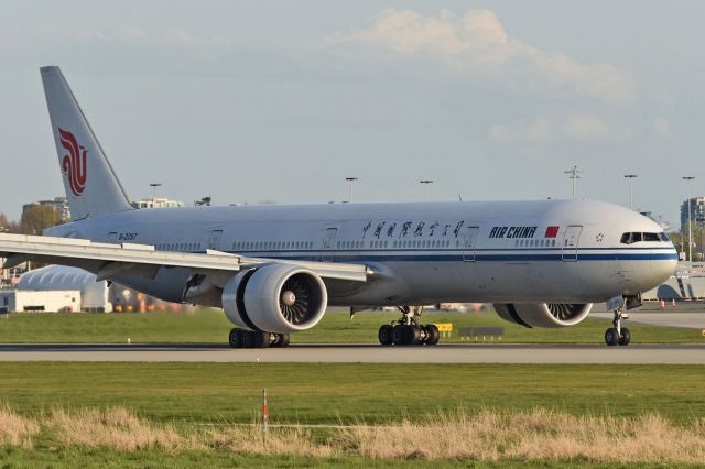 BOEING 777-300ER (B-2087)