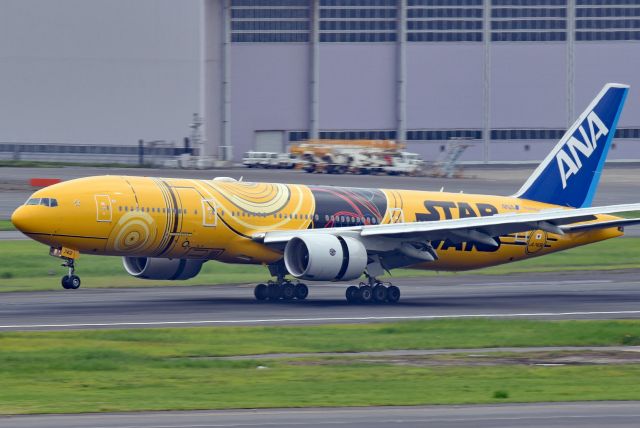 Boeing 777-200 (JA743A) - Star Wars C-3PO Livery