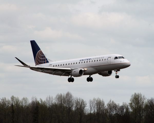 Embraer 170/175 (N88335)