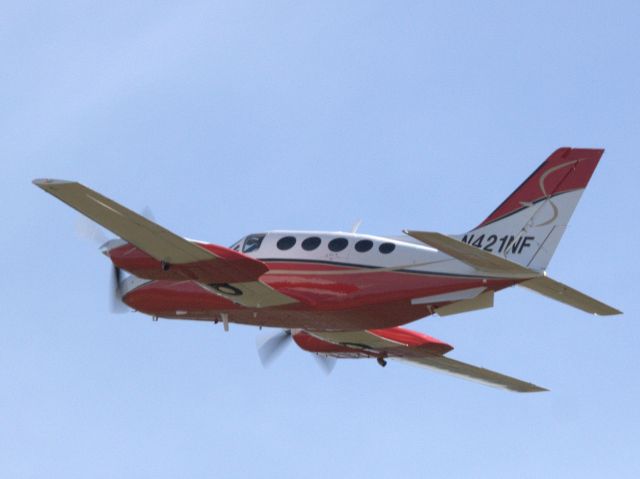 Cessna 421 (N421NF) - Taking off on 2018-09-09