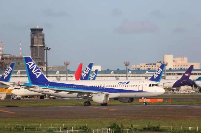 Airbus A320 (JA8313)