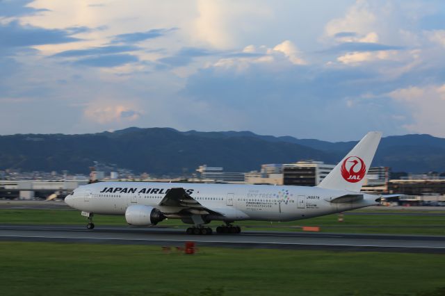 Boeing 777-200 (JA8978)