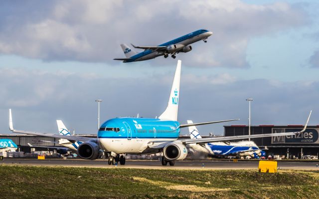 Boeing 737-700 (PH-BGE)