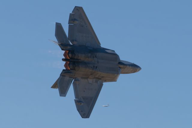 Lockheed F-22 Raptor —