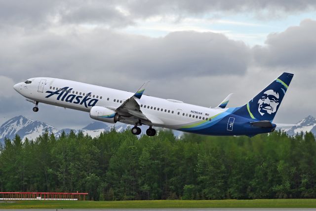 Boeing 737-900 (N290AK)