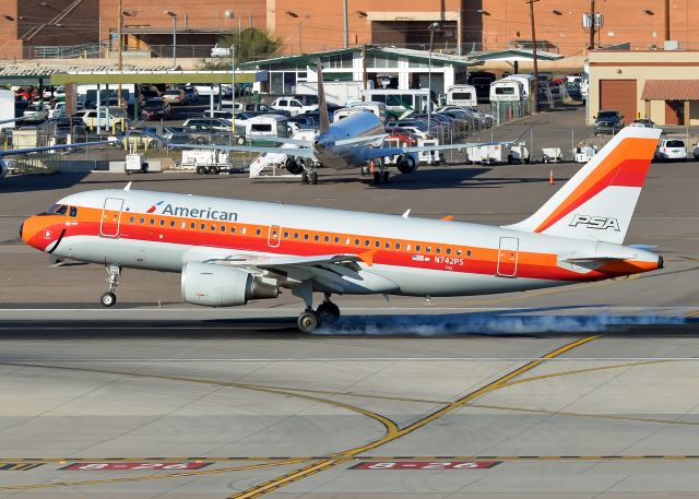 Airbus A319 (N742PS)