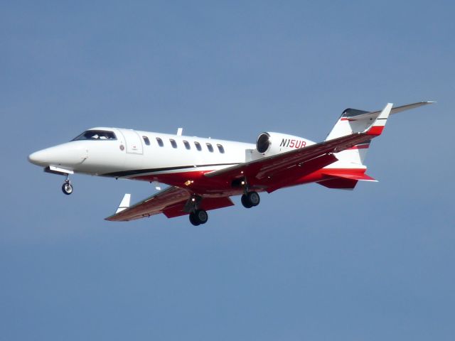 Learjet 40 (N15UB)