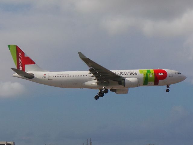 Airbus A330-300 (CS-TOI)