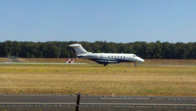 Bombardier Challenger 300 (N536FX)