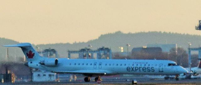 Canadair Regional Jet CRJ-900 (C-FDJZ)